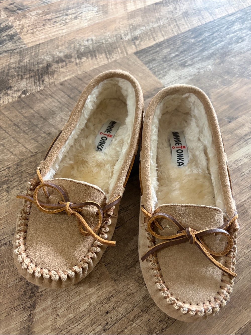 Minnetonka Tan Suede Moccasins with Cream Faux Fur Lining